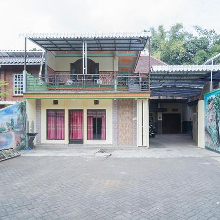 Reddoorz Syariah Near Batu Night Spectacular 3 Hotel Exterior foto