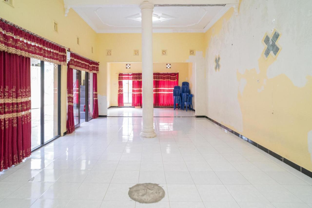 Reddoorz Syariah Near Batu Night Spectacular 3 Hotel Exterior foto