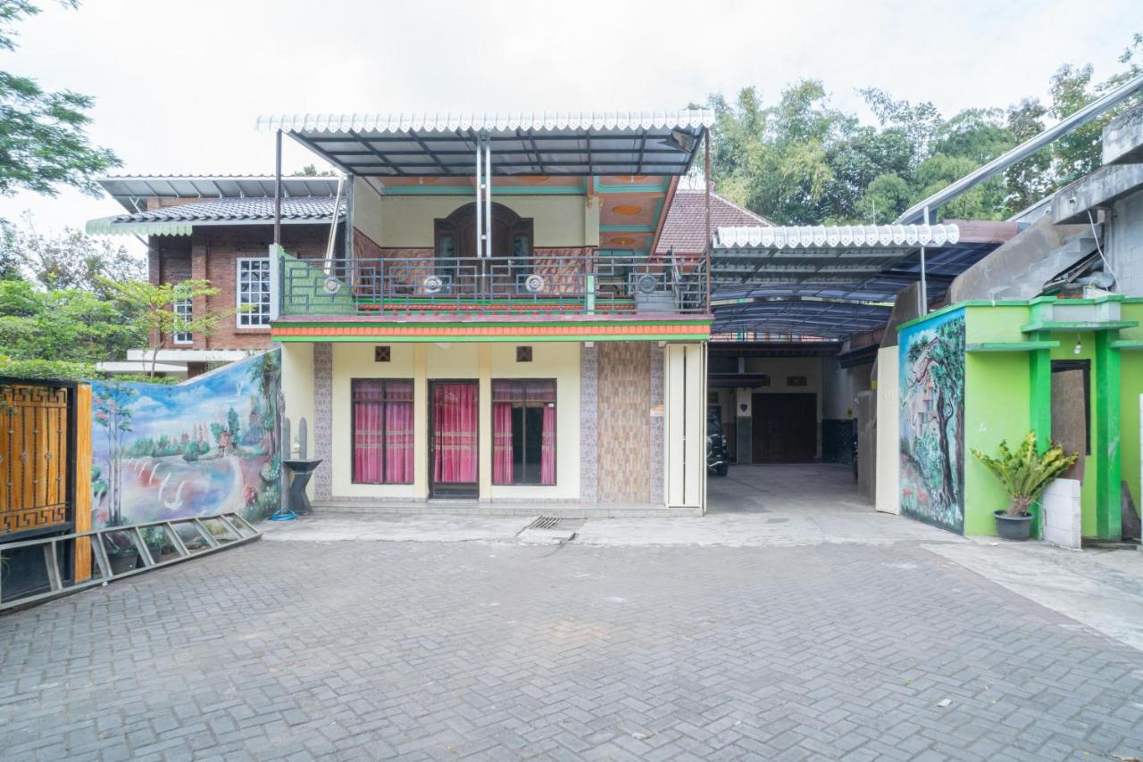 Reddoorz Syariah Near Batu Night Spectacular 3 Hotel Exterior foto